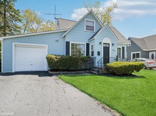 519 Catalpa Dr, Round Lake, IL