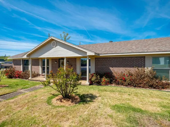 28 Walnut Valley Dr, Little Rock, AR 72211