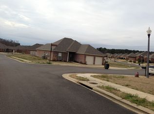 706 Chambord Dr, Brandon, MS 39042