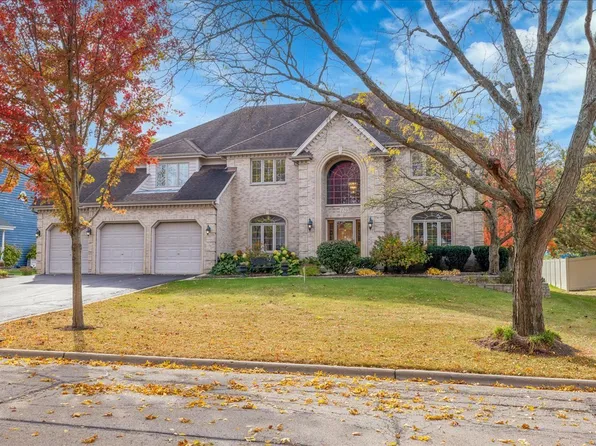 170 Plumtree Ln, West Chicago, IL 60185