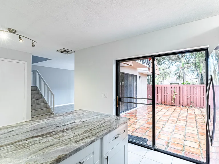 2826 SW 12th St — Photo 14