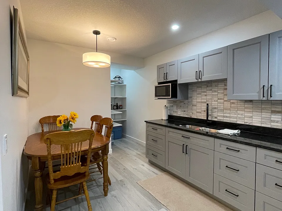 3013 Dixon Lndg SW