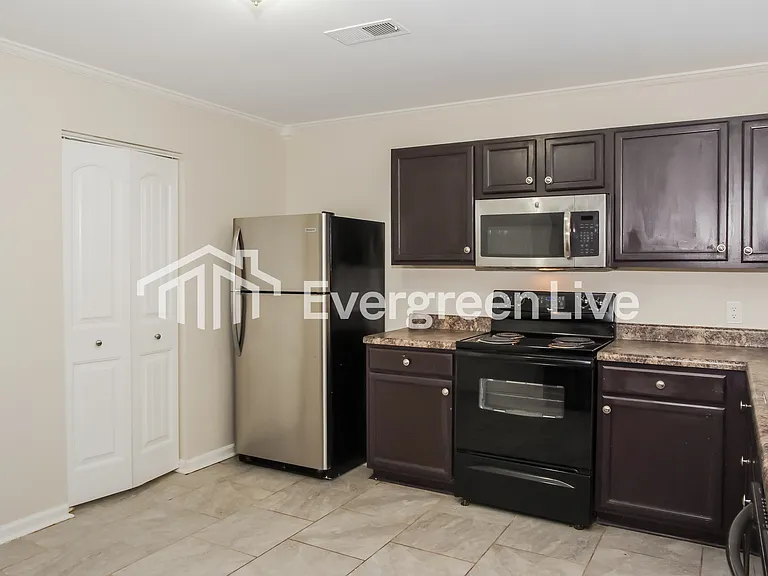 3193 Castlecreek Dr SW — Photo 7
