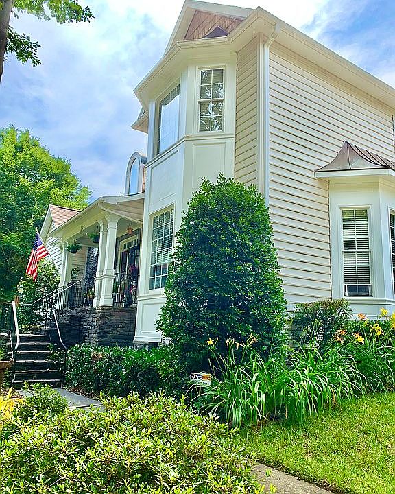 2nd image of 207 Carrick Dr