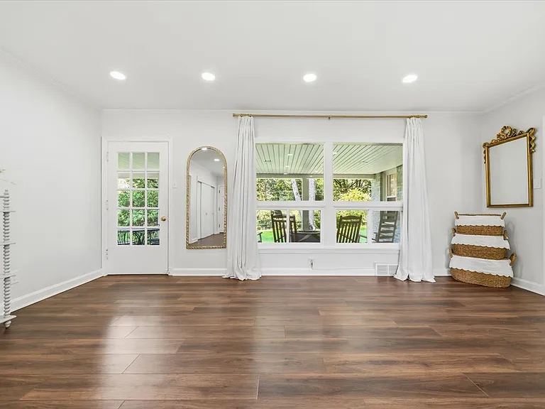 4665 Park Ave — Photo 11