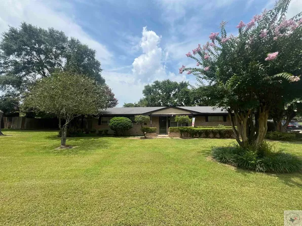 203 W Pioneer St, Wake Village, TX 75501
