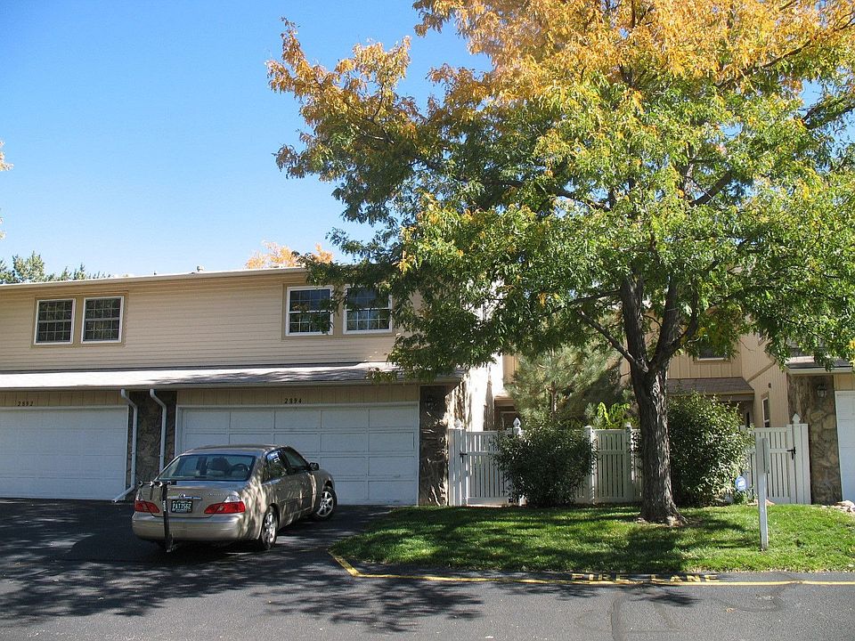 Fabulous townhome in pristine golf community!