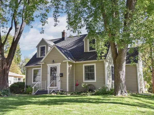 128 S Orchard STREET, Thiensville, WI 53092