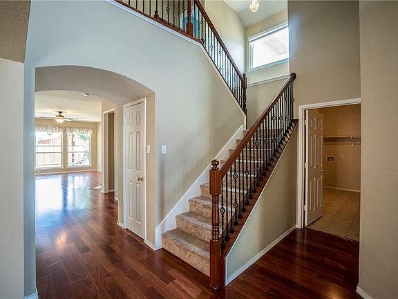 3rd image of 2613 Red Spruce Dr