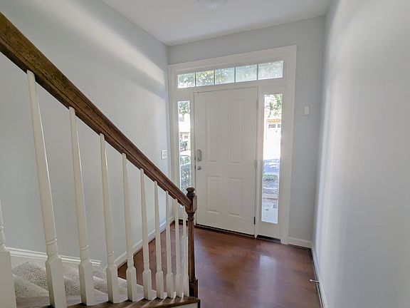 Foyer (Direct access to garage)