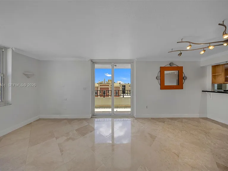 720 Collins Ave #603 — Photo 2