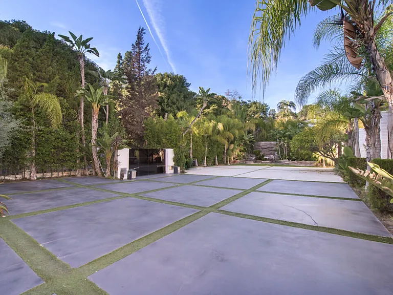 900 N Hillcrest Rd — Photo 10