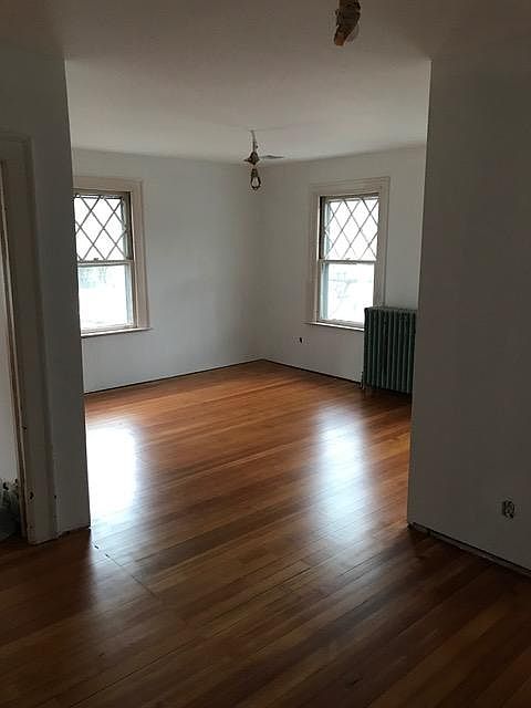 2nd image of 182 Oxford St