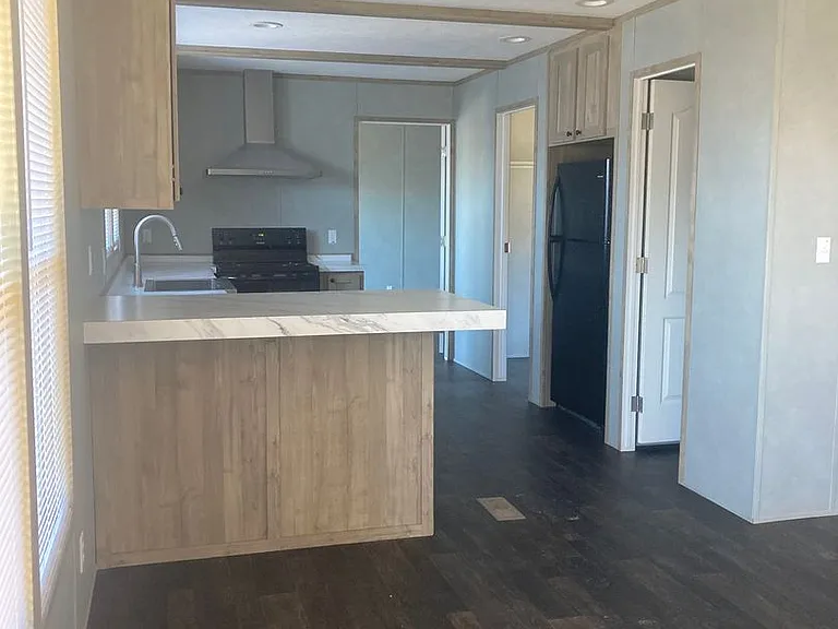 1 Trademark Ln — Photo 1