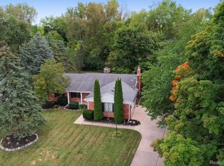 35973 Smithfield Rd, Farmington, MI 48335