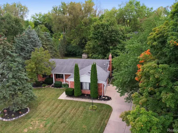 35973 Smithfield Rd, Farmington, MI 48335