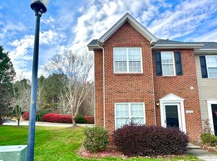 1828 Olivers Crossing Cir, Winston Salem, NC 27127