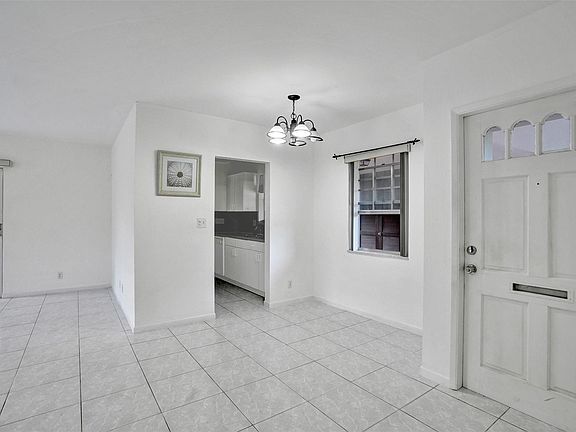 3rd image of 9089 Thunderbird Drive
