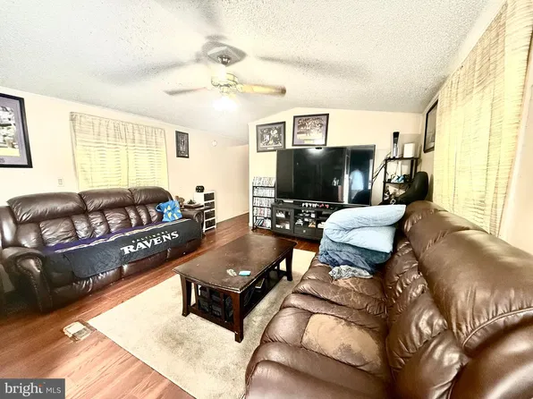 25 Chesapeake Mobile Ct, Hanover, MD 21076