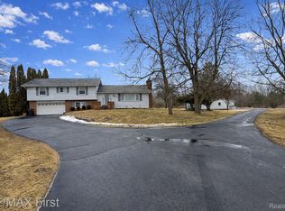 656 Wadhams Rd, Smiths Creek, MI 48074