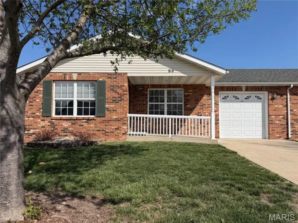 53 Parkside Dr, Bethalto, IL 62010