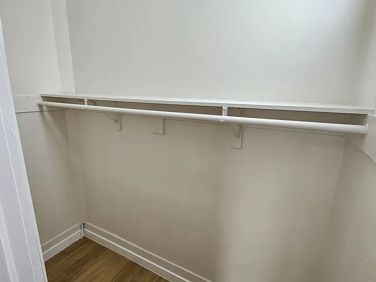 743 S Burlington Ave #4 — Photo 5