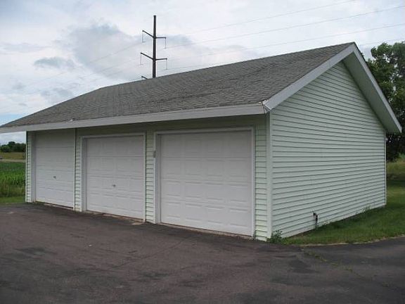 3-Car detached garage