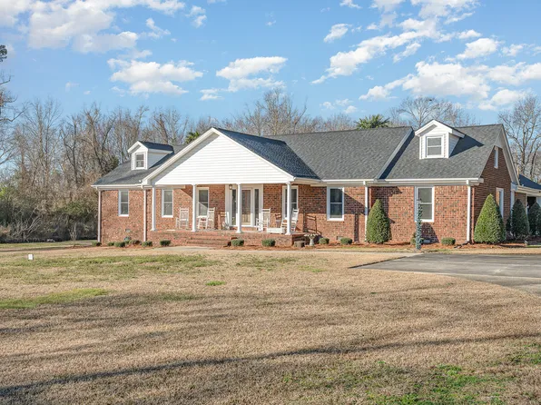 1300 E Cumberland St S, Dunn, NC 28334