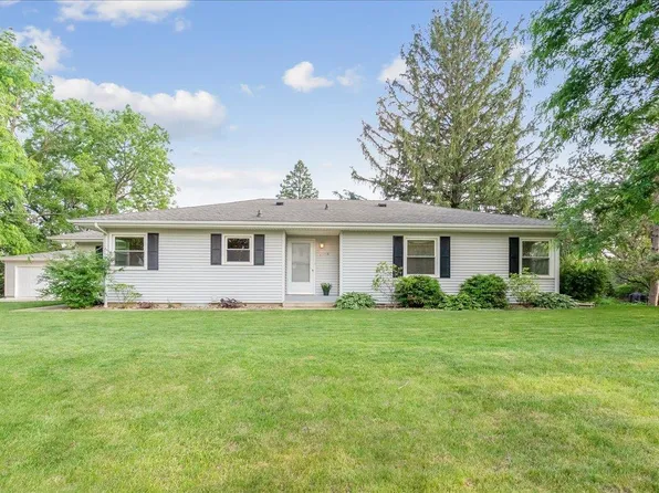 1006 W 16th St, Cedar Falls, IA 50613