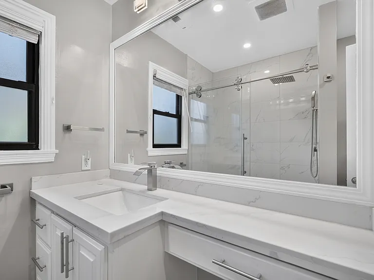 530 Irving Ave — Photo 26