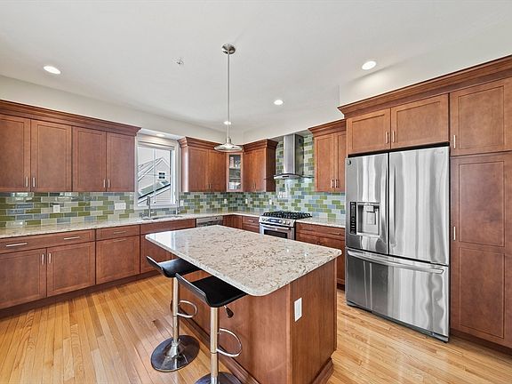 2nd image of 55 Parkview St