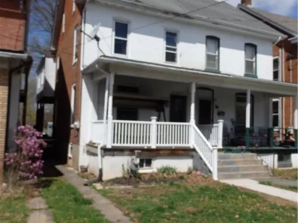 517 W 5th St, Pennsburg, PA 18073