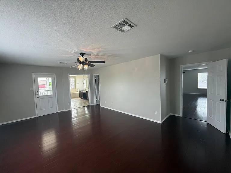 502 Constellation Dr — Photo 11