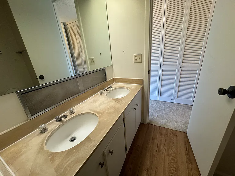 1212 Punahou St #1403 — Photo 2