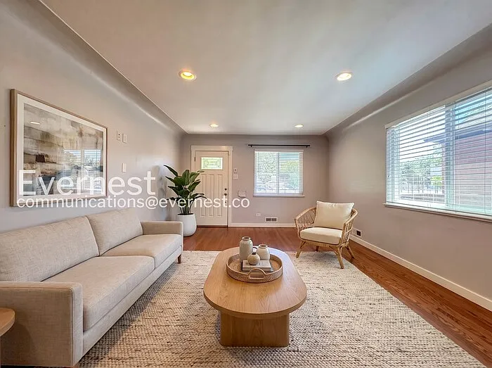 1661 S Pearl St — Photo 2