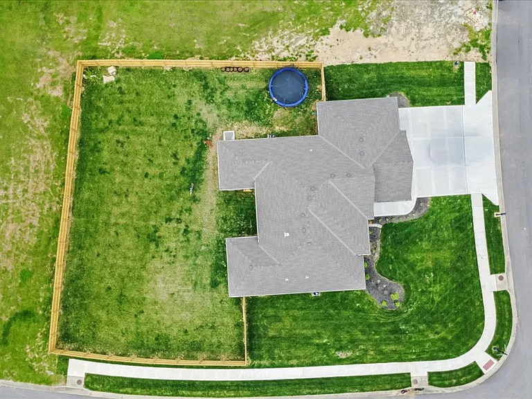 2210 Piedmont Pl — Photo 26