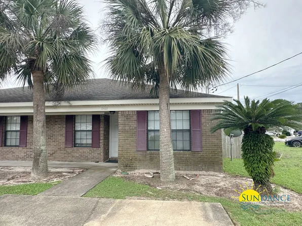 8469 Barrancas St, Navarre, FL 32566