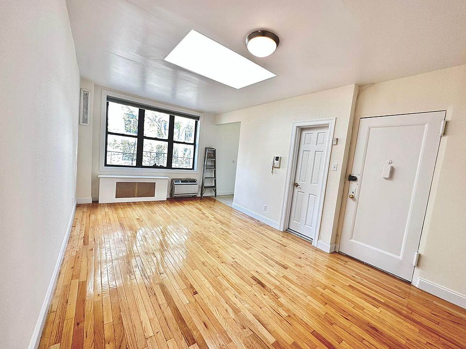 1st image of 160 E 28th St APT 3A