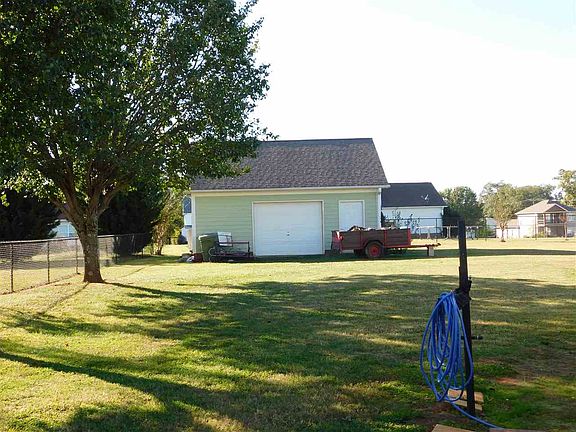 4th image of 108 Holly Meadows Dr