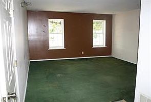 3rd image of 1 School St