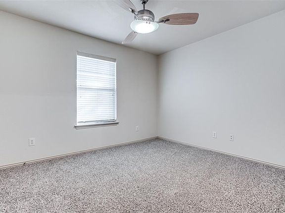 5th image of 313 W Creek Dr