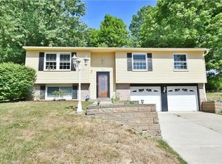 2703 Locust Dr, Pittsburgh, PA 15241