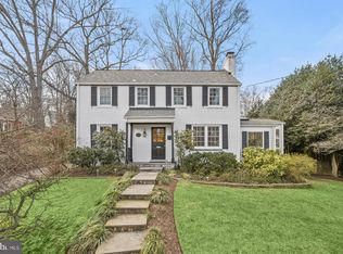 6002 Gloster Rd, Bethesda, MD 20816