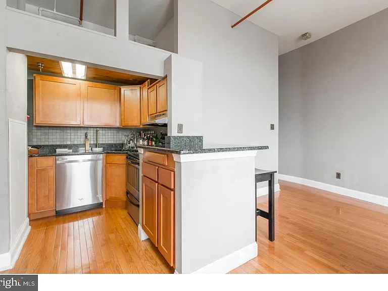 1010 Race St #6C — Photo 8