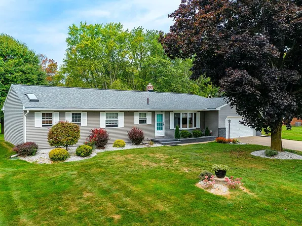 4520 Cottage Grove Rd, Uniontown, OH 44685