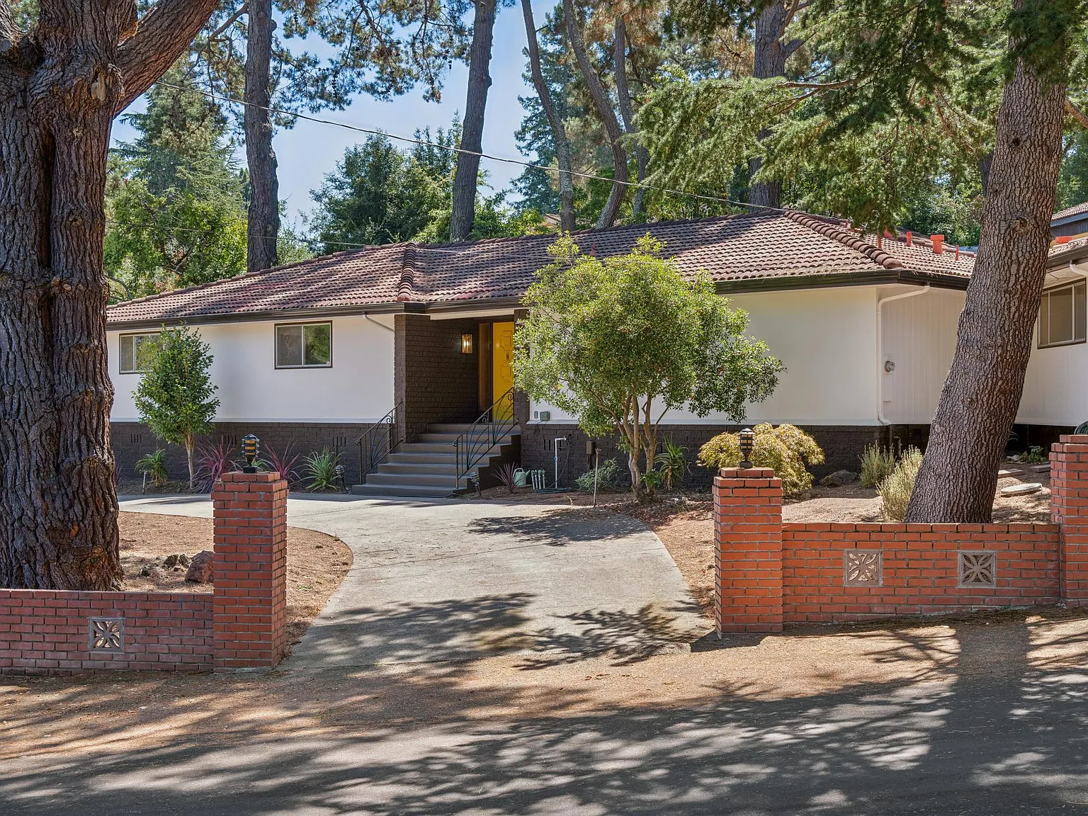 11201 Elvessa St — Photo 4