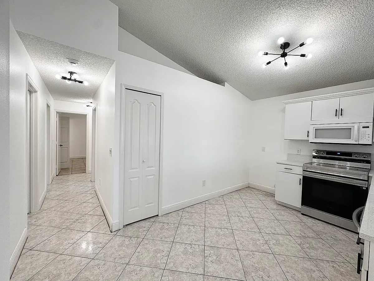 4 bed, 1158 sqft, $2,145 — Photo 4