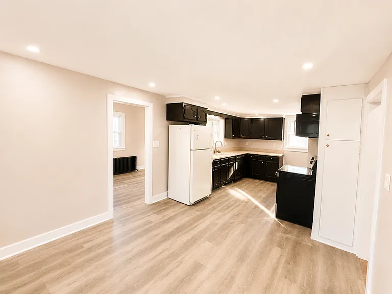92 Bridge St #1 — Photo 9