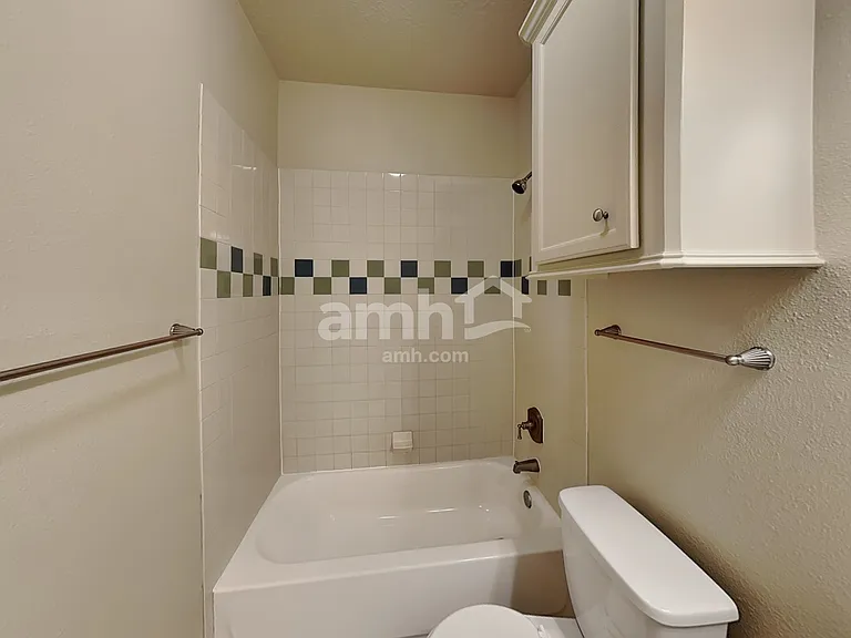 504 Forest Glen St — Photo 15