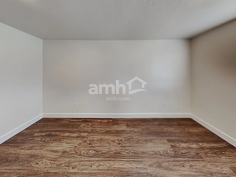 288 N Allen Ln — Photo 12